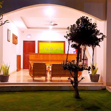 Puri Lovina Hotel Luaran gambar
