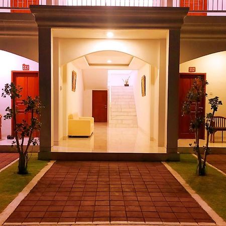 Puri Lovina Hotel Luaran gambar