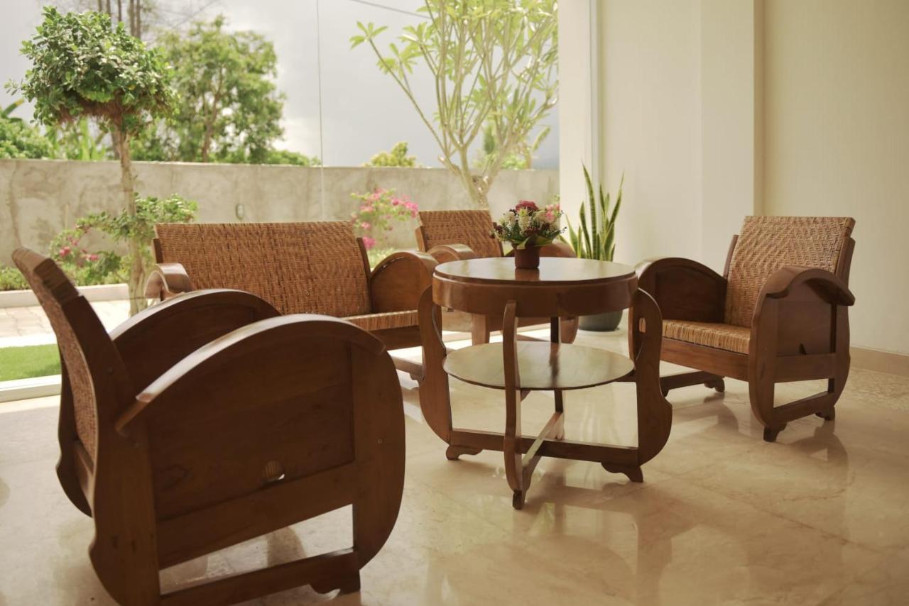 Puri Lovina Hotel Luaran gambar