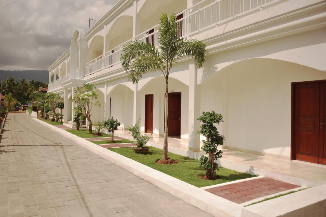 Puri Lovina Hotel Luaran gambar