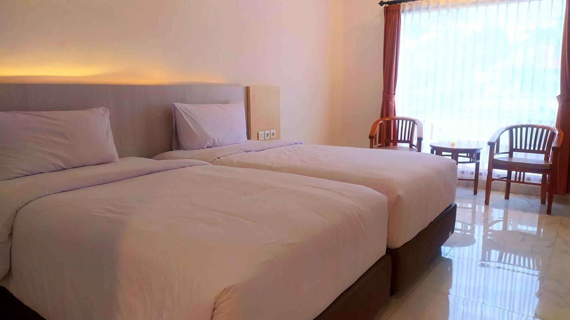 Puri Lovina Hotel Luaran gambar