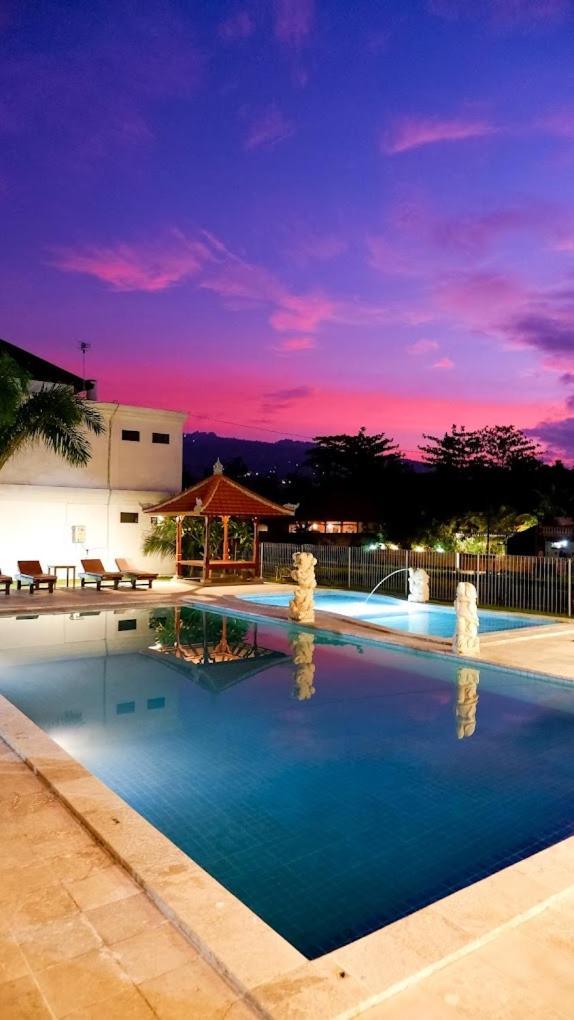 Puri Lovina Hotel Luaran gambar