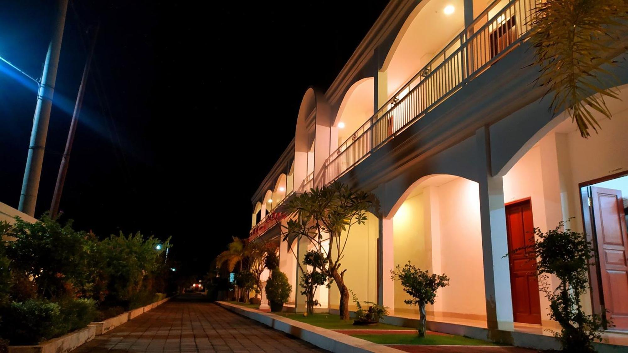Puri Lovina Hotel Luaran gambar